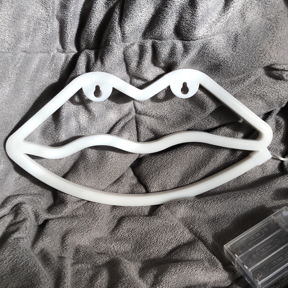 💕NEW👄Lip Shaped Neon Signs - Picture 7 of 11